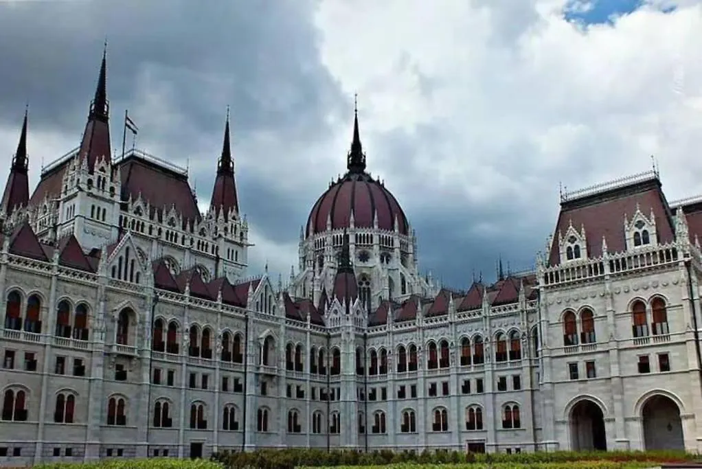 A14 Parliament Sunflower Cozy Apartment Budapest Hungary